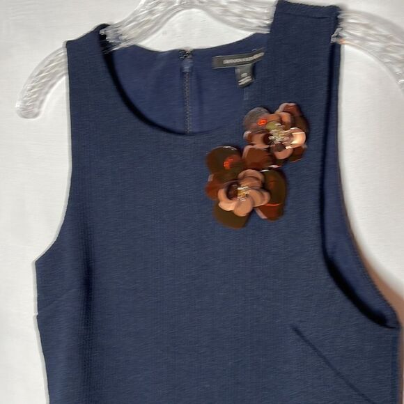Banana Republic Flower Broach Crepe Navy Top. Size Small. - Picture 2 of 10